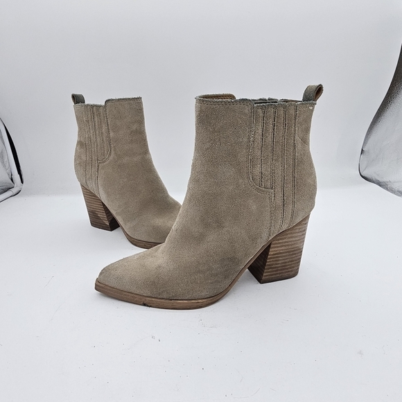 Marc Fisher Ltd. Oshay Beige Suede Leather Pointed Toe Ankle Bootie Size 6.5 - Picture 10 of 11